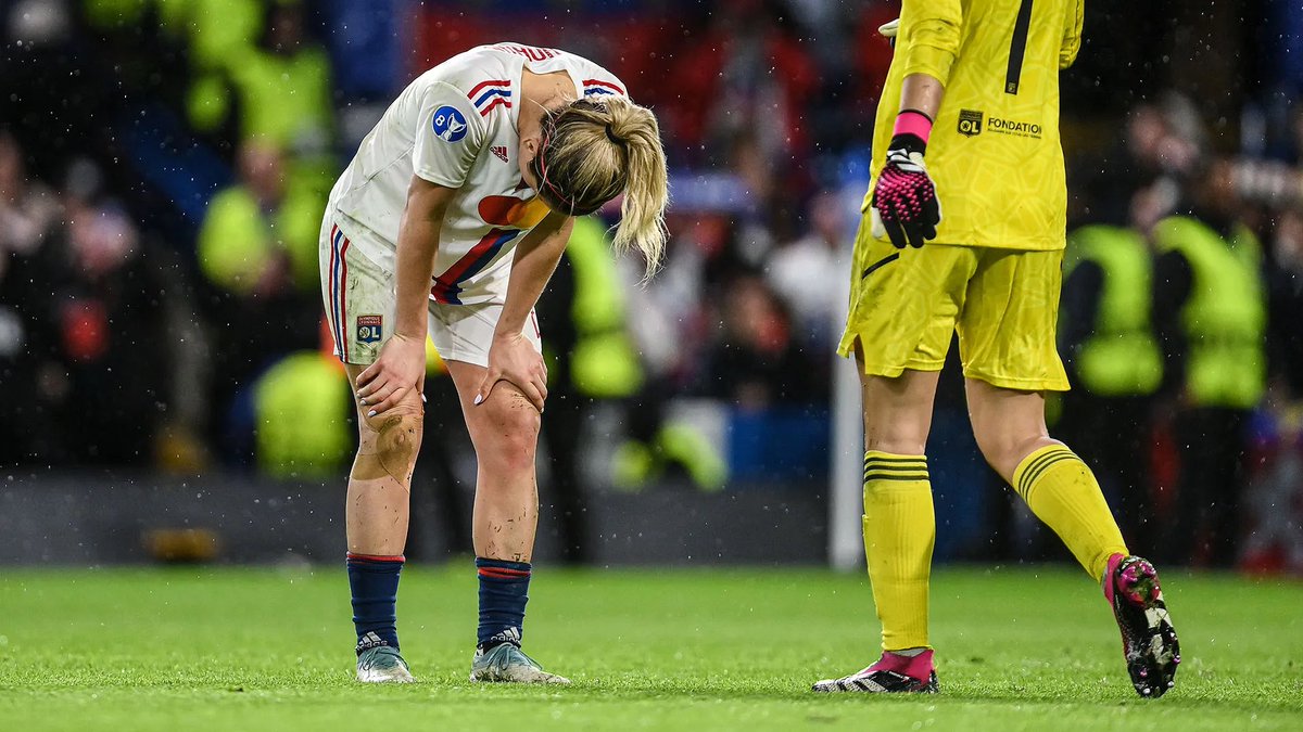 IS LYON BEST TEAM EVER?? 🥶✨

→ Perdió por penales ☠️⚰️
→ Le dicen llavero de tela, no aguanta una llave 🔑❌
→ Hasta el minuto 127' pasaban ellas 😂🧊
→ ES UN GATITO 🐱, NO ES UN LEÓN 🦁
→ Owned by a burger 🍔🇩🇪

PETITE ÉQUIPE IN MY BOOKS  📚🤏