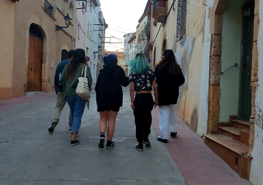 PapallonesLiles's tweet photo. Les persones i especialment el jovent necessita espais lliures de prejudicis. Avui a l'activitat per l'adolescència.
#31M #DDHH #Diverses #VisibilidadTrans #infanciatrans #DiaVisibilitatTrans #Creixell #PapallonesLiles https://t.co/p6uolYXJD5