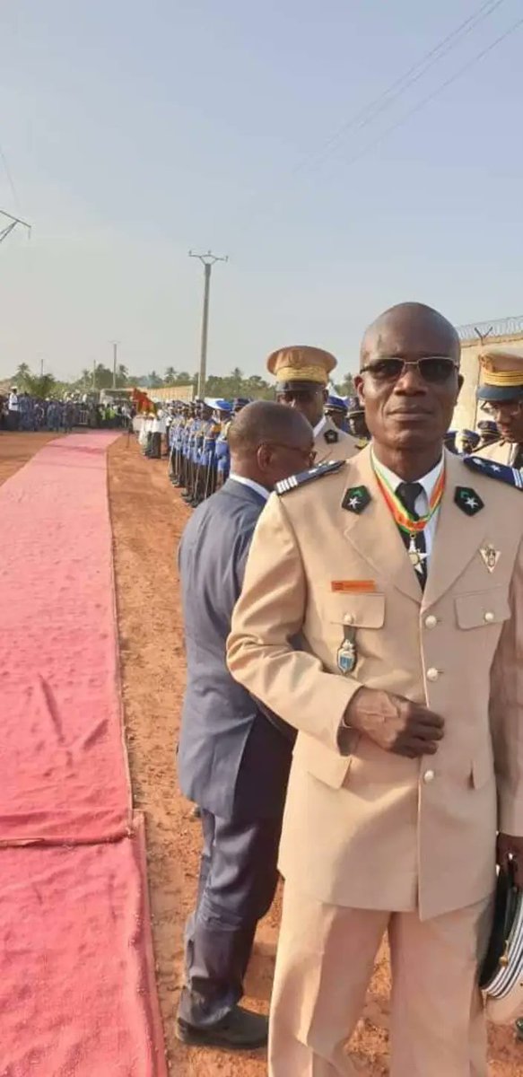 Monika97972733's tweet photo. #Togo #Confidentiel #Defense @FEGnassingbe doit libérer 300 prisonniers dont 250 traficants de drogues nigérians car ił a besoin de place pour y mettre des anciennes putes et collaborateurs. #Awade #Gnakade #Yark #Barqué #Trimua #Adedze #Bonfoh ... #MénageDePrintemps #Gnouf https://t.co/h779zBrEDj