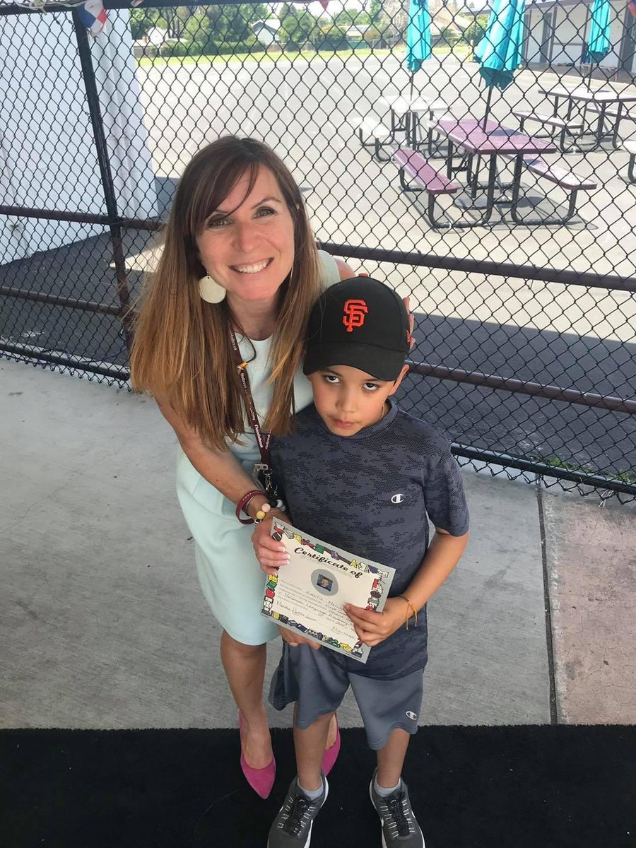 MargaMarshall's tweet photo. #FOREVERaJET✈️ #3años💖💖💖 #siempreennuestroscorazones @HolbrookMDUSD @HolbrookPfc https://t.co/jaaSRvPY6Z