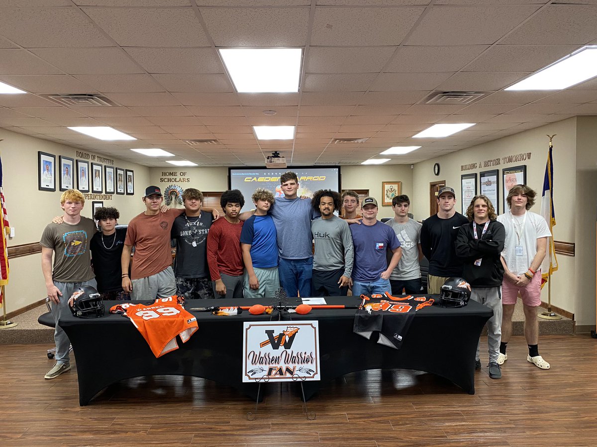 warriorfootba11's tweet photo. Big time congratulations to Senior DL/OL Caeden Harrod AKA “Lurch” on signing his NLI to play football at Centenary College!  
@AshlyElamSports @CoachSavino @saphirec98 
#RecruittheDub #Brotherhood #TPW https://t.co/tQhdxYWhEY