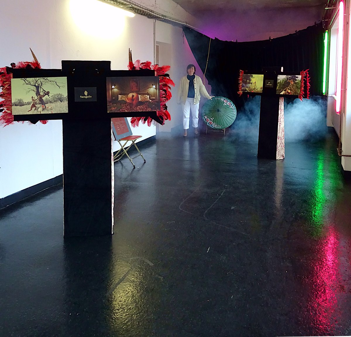 curiouscat1blog's tweet photo. #Art Plus que 2 jours pour découvrir l'#expo #photos de #MorganeChampagne (@_cachampagne ) à la #Cale2créateurs de #Nantes : https://t.co/8ojHeKNHTb. Une performance #onirique d'une singulière poétique et une #artiste qui sait partager sa #passion et expliquer ses oeuvres. 🙏😻 https://t.co/W1qdt5e1BT