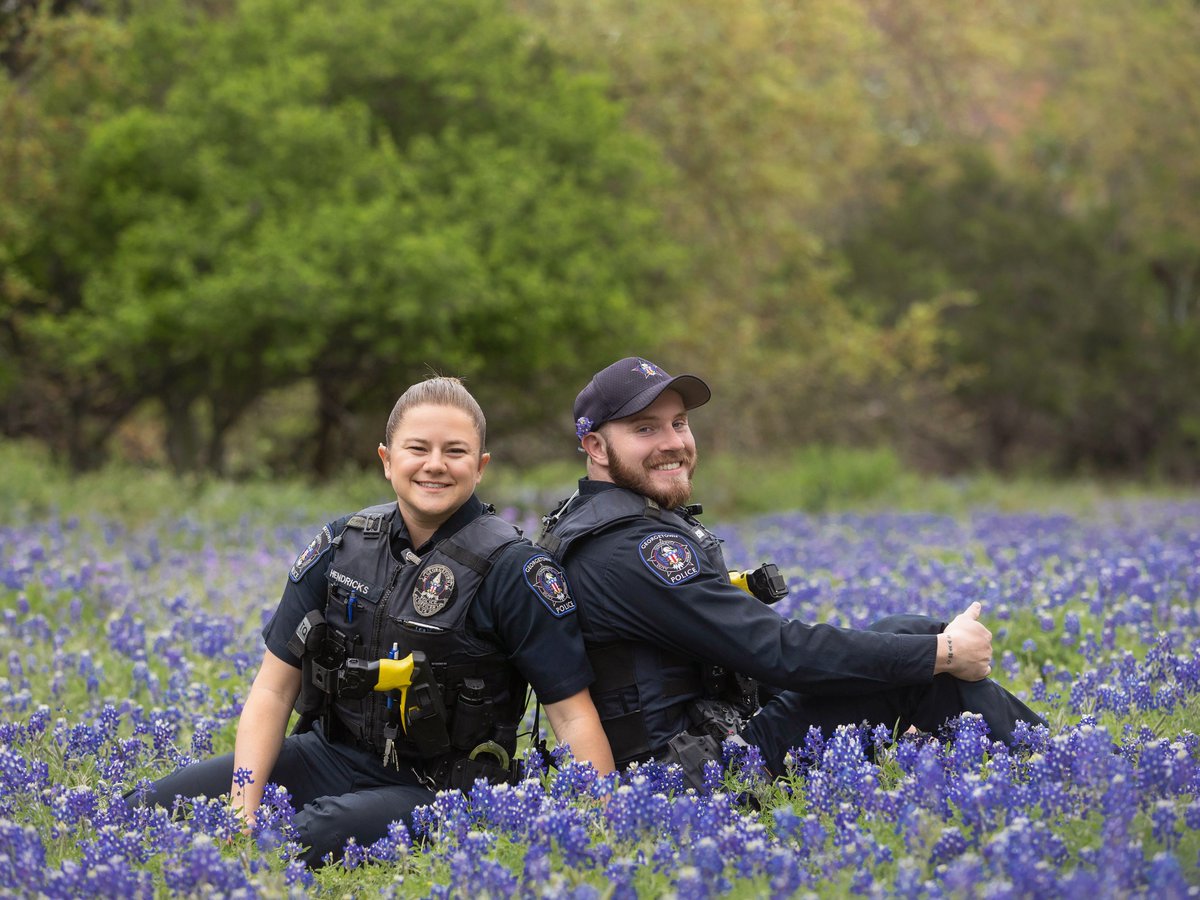 GeorgetownTXPD's tweet photo. Fellow police departments in the area are participating in the fun #BacktheBluebonnet challenge, so some of our officers jumped on board. We hope to see other City of Georgetown departments and other police departments nearby join us in showing off our beautiful State flower. https://t.co/0KpKzR9B5j