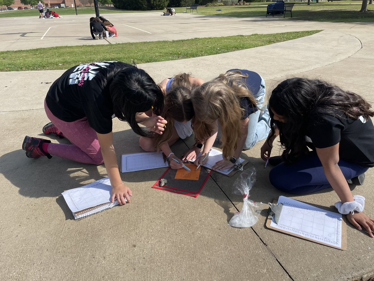 robynsuzanne83's tweet image. Doing part of math workshop outside today! #pinkspringtraining @shantieljovanna @pressNseale @eagertolearnSoo @CounselorCaring