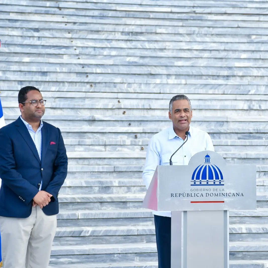 BennyMetz's tweet image. Ambulancias para Yaguate, Duverge y el hospital Robert Read!

El ministro de la Presidencia @joelsantose hizo entrega de ambulancias, que habían sido solicitadas por diversos sectores.

@MinpreRD

#GobiernoDelCambio