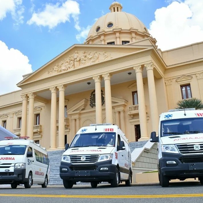 BennyMetz's tweet image. Ambulancias para Yaguate, Duverge y el hospital Robert Read!

El ministro de la Presidencia @joelsantose hizo entrega de ambulancias, que habían sido solicitadas por diversos sectores.

@MinpreRD

#GobiernoDelCambio
