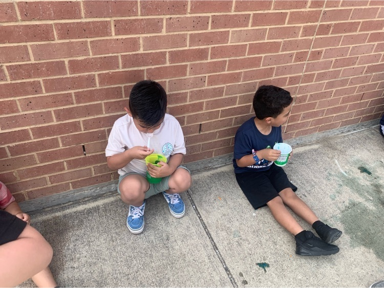 swisd_swe's tweet photo. SWE students were able to enjoy delicious snow cones from Kona Ice today!
#RootEdSWE https://t.co/83H2n9Exsi