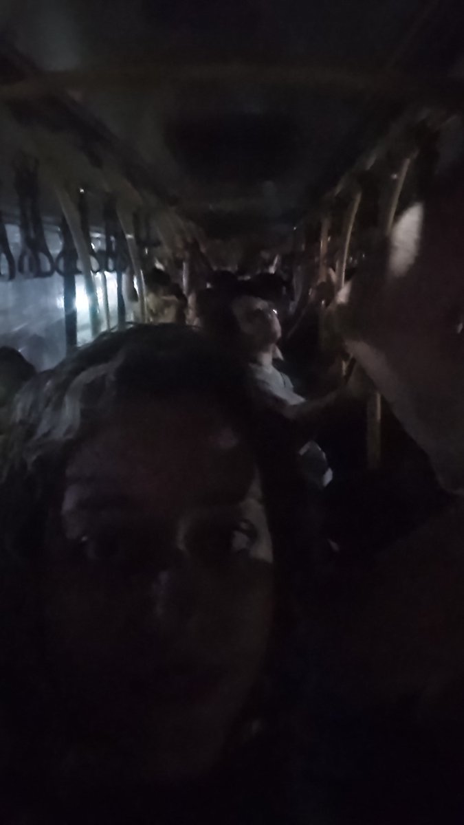 BRT linha 18 (Recreio-J.Oceanico) sem luz dentro do ônibus!

Hora do rush numa noite de sexta!

Pode isso, <a href="/eduardopaes/">Eduardo Paes</a> ?