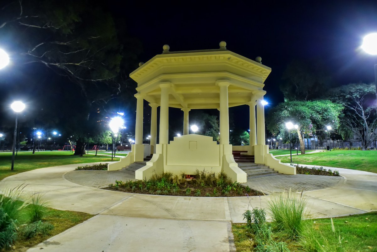 MartinLlaryora's tweet photo. ¡Un parque soñado! Anoche fui a recorrer la #obra de remodelación del Parque Las Heras-Elisa, se están culminando detalles. La prueba del nuevo sistema de iluminación dejó ver lo lindo que está quedando. El lugar recuperó el esplendor que le quitó la desidia. Pronto estará listo. https://t.co/wZLo6qZobd
