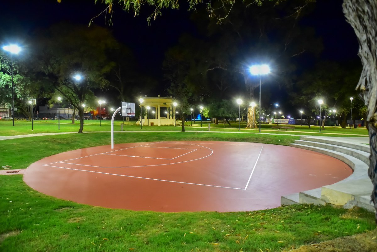 MartinLlaryora's tweet photo. ¡Un parque soñado! Anoche fui a recorrer la #obra de remodelación del Parque Las Heras-Elisa, se están culminando detalles. La prueba del nuevo sistema de iluminación dejó ver lo lindo que está quedando. El lugar recuperó el esplendor que le quitó la desidia. Pronto estará listo. https://t.co/wZLo6qZobd