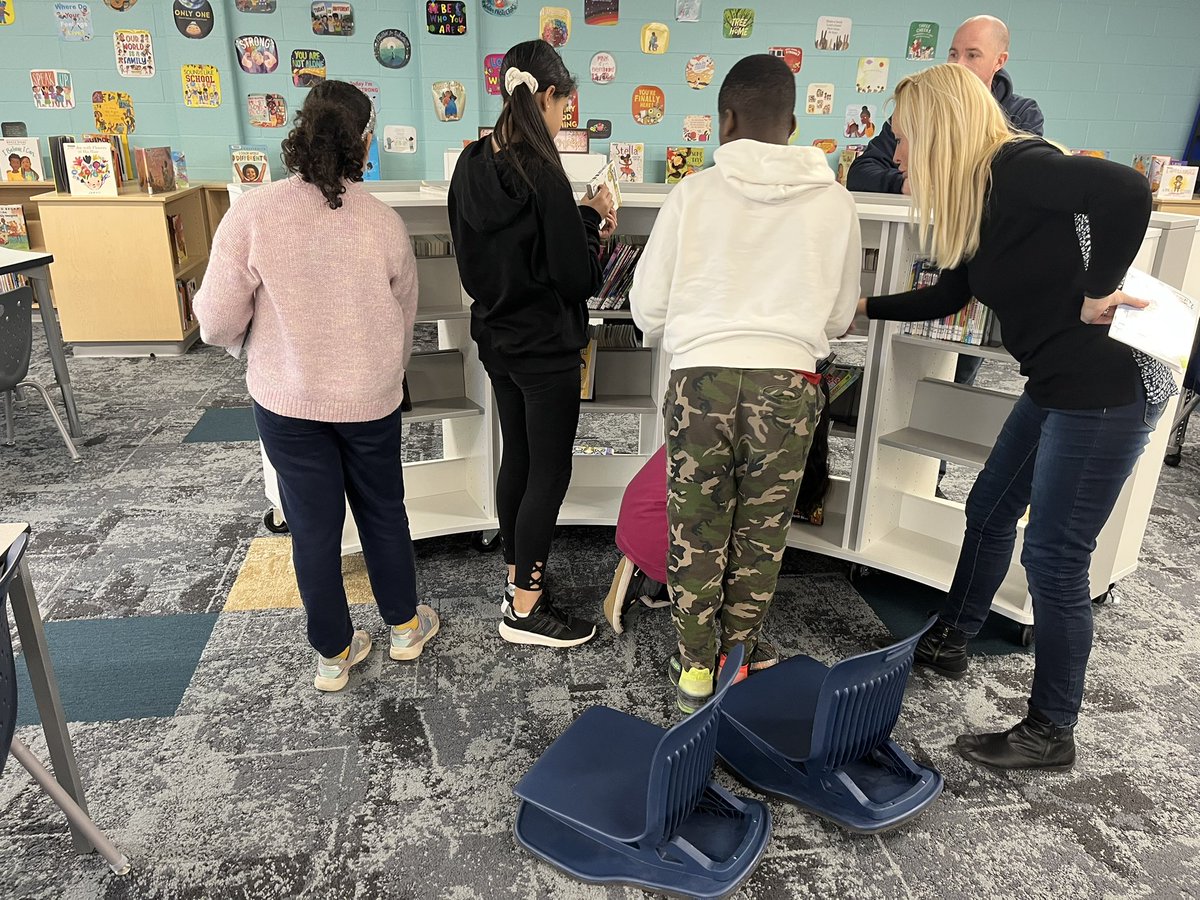 RSPLibrary's tweet photo. @RSP_HDSB Library Guardians learning how to shelve books today. Grateful for the enthusiasm to help in the library! @HDSBLibraries https://t.co/gxDfHGKPj4