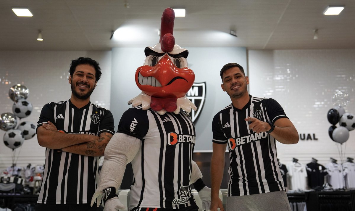Atletico's tweet photo. Lançamento da camisa do Galo tem participação do @CLamentaveis: https://t.co/70SH39DvXA

#Galo 🏴🏳️ https://t.co/VF0hsDhGVL