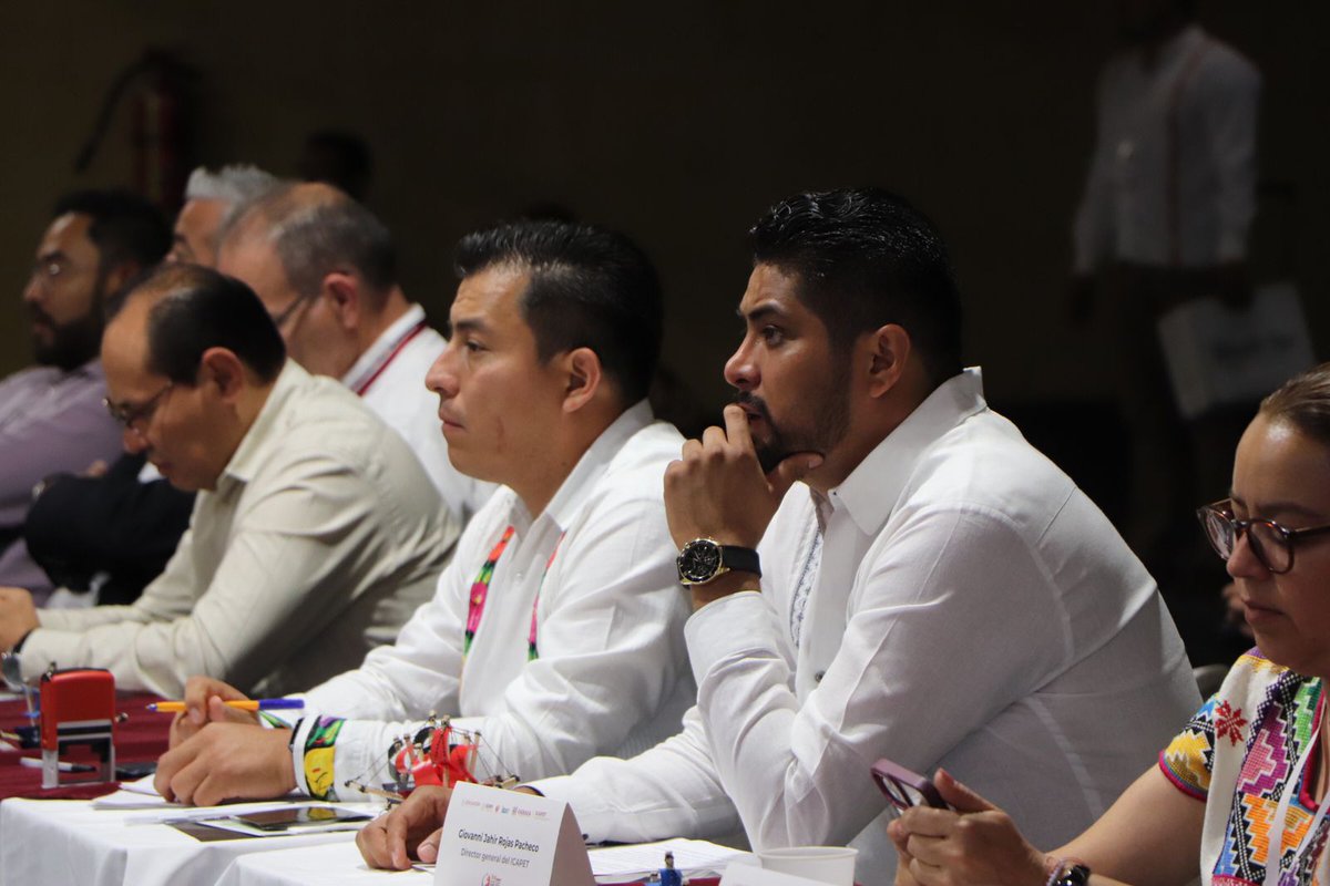 ICAPET_GobOax's tweet photo. En la #1eraReuniónNacionalICAT también se llevó a cabo el panel "Interculturalidad como base de la formación para el trabajo", con los panelistas Orlando Ríos Méndez, del Colegio de Profesionistas Compartir el Conocimiento; Lucila Hernández Ruiz, de la @utsierrasuroax, así como https://t.co/zbx7LzOMJC