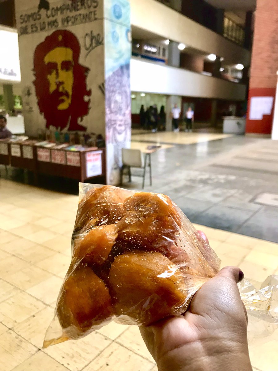 IsabelVeraPacto's tweet photo. La C y la H del amor. Chontaduro y el Ché en Univalle ♥️ Este es el paraíso en Tierra. https://t.co/txg8HikYT1