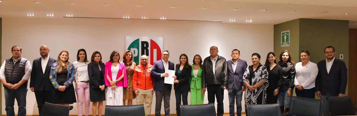 caroviggiano's tweet photo. ¡Ni un paso atrás en los derechos de las mujeres!

El día de hoy junto a nuestro Presidente del @PRI_Nacional, @alitomorenoc, presentamos una acción de inconstitucionalidad en contra del #PlanB de Morena y sus aliados. https://t.co/NNgyhUFlnd
