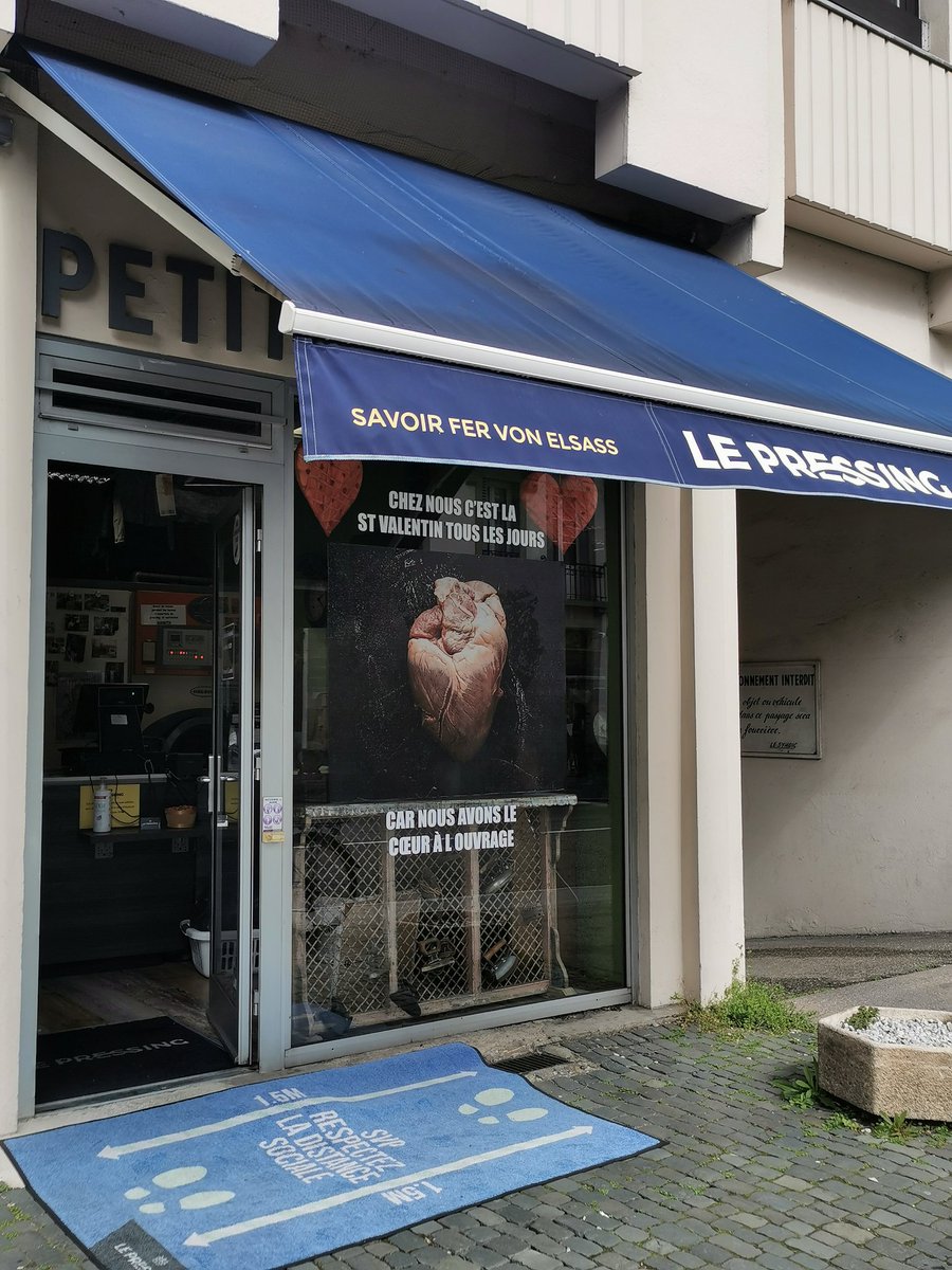 Badalssim's tweet photo. Un #CommercePop pour toi @RaymondBarres ??? https://t.co/2BAor9vhp1