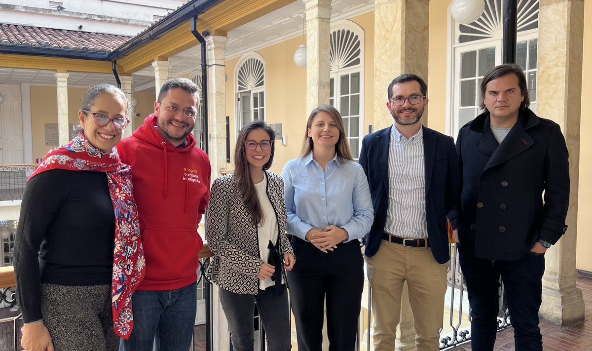 El alto consejero TIC, <a href="/IvanMDuran/">Iván Durán</a> y el equipo de #iBO se reunieron con <a href="/TamaraSrzentic/">Tamara Srzentić</a>, la ex Ministra de Administración Pública, Sociedad Digital y Medios de Montenegro, con quien socializaron sobre la importancia de la innovación pública en el ecosistema digital🦾