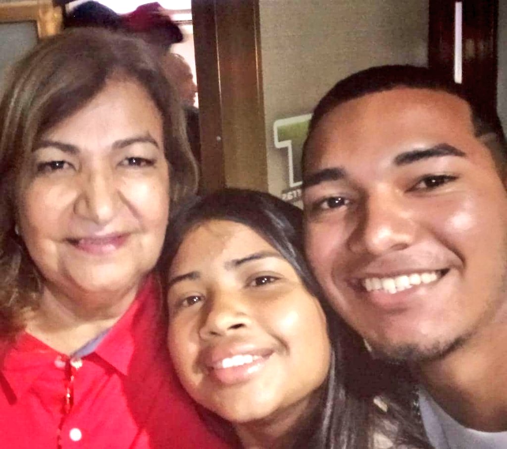 ¡Maravilloso encuentro Militante!

#Hoy sostuvimos importantes actividades política-Educativa junto a nuestro enlace Nacional <a href="/Galindez_vzla/">Antonio  Galindez</a> nuestra ministra de educación <a href="/_LaAvanzadora/">Yelitze Santaella</a> y nuestra gobernadora <a href="/GobLizeta/">Gob.Lizeta Hernández</a> seguimos con tu morral de sueños #Chávez 

<a href="/NicolasMaduro/">Nicolás Maduro</a>