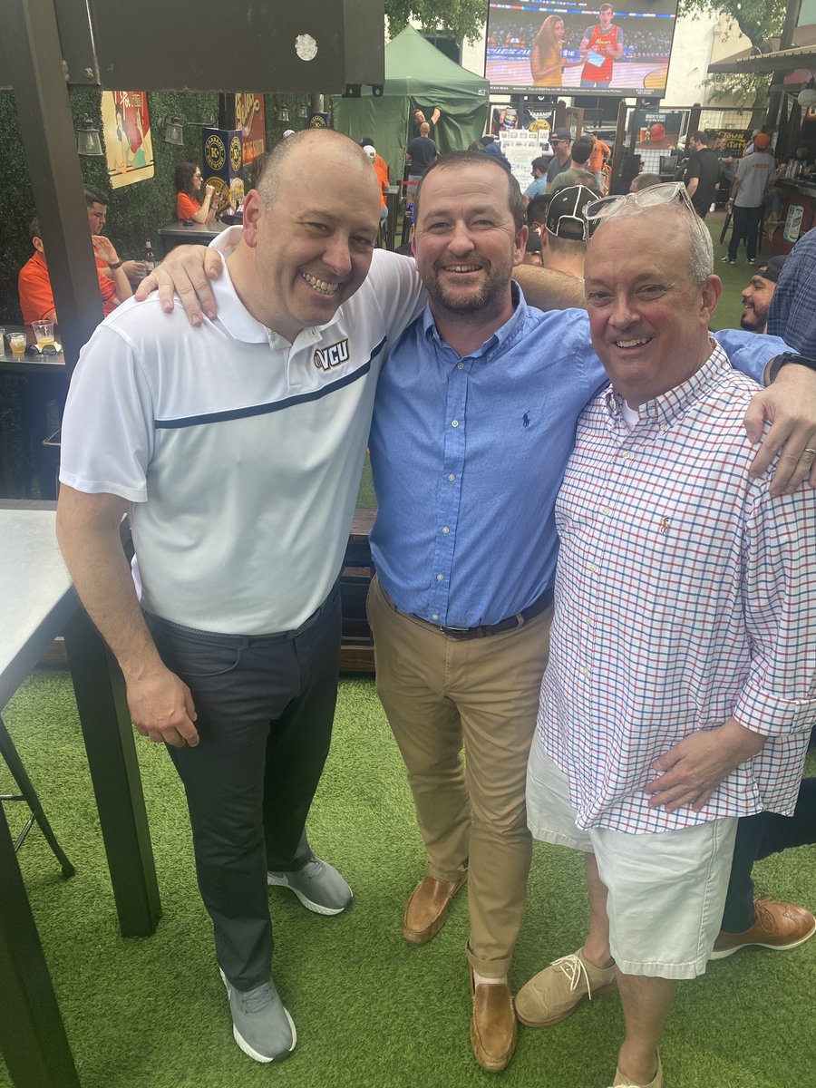 RyanOHall_96's tweet photo. Love how the Final Four brings people together @CSLatVCU! Enjoyed seeing @Coachjrod12, @Vic3Cegles, @hardlyworkinGB, Mike Ellis, and Mr. Stuart Siegel, and more. #VCUalum #RamFam #FinalFour2023 πβ«οΈπ‘ https://t.co/aL60VUT1IK