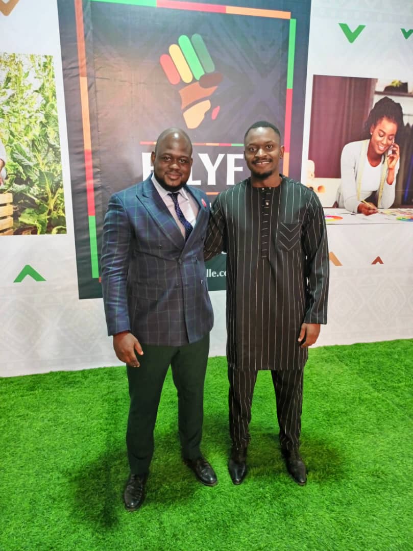 Nous sommes au Brazzaville International #Leadership #Youth Forum- #BILYF Stand de la Formula 1 🎮🎥🏎️  #Esport #MadeinCongo 🇨🇬 avec John Mokono 🇨🇬 , co-fondateur #GCCFinancial et Aldo Newman 🇬🇦 du #Magazine Panafricaniste " Ceux Qui Font L'Afrique "  #Olympics #virtualseries