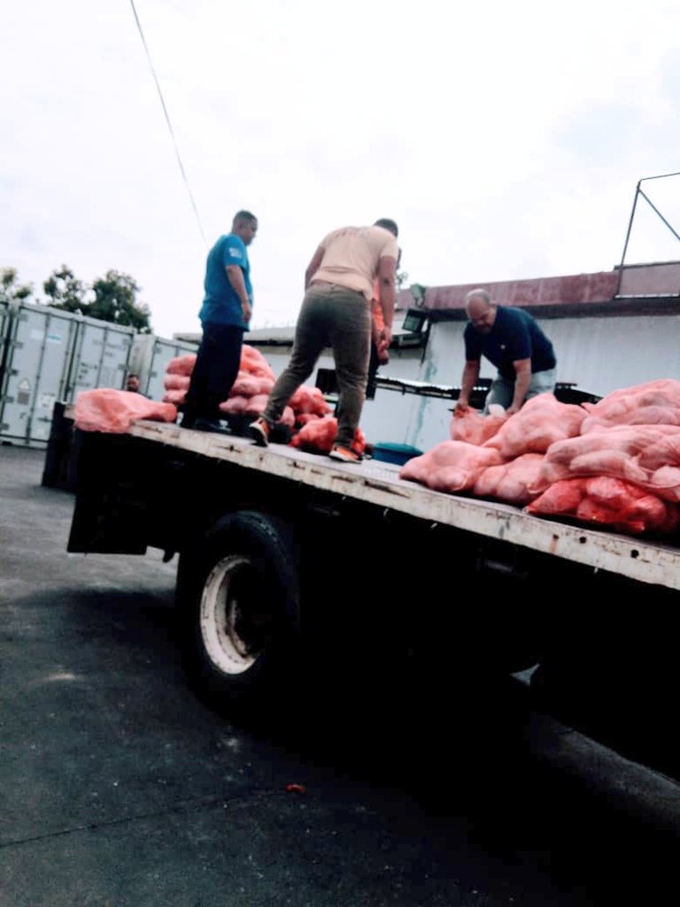 #31Mar #yaracuy  Municipio José Antonio Páez, se distribuyeron   333 unidades de Proteínas (Pollo) para la atención de 09 casas de alimentación, Gracias a las politicas del gobierno bolivariano Para beneficiar a 1.428 Misioneros #AlimentarEsVencer #MaduroGolpeaALosCorruptos