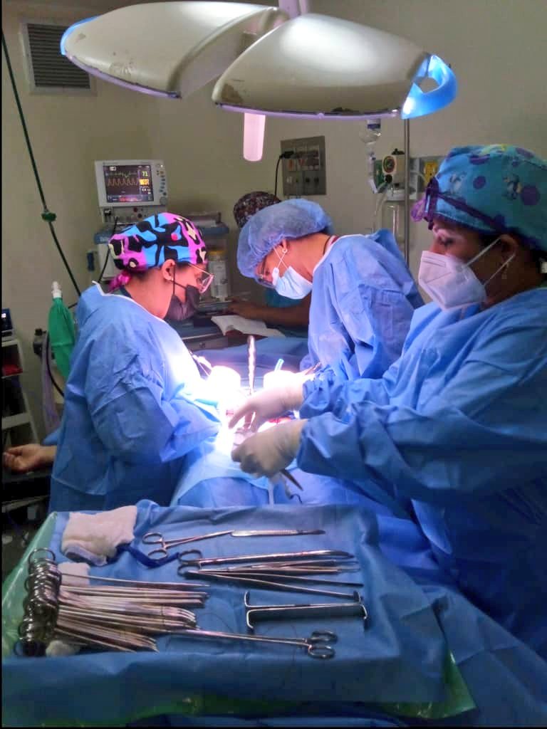 IVSSARVA's tweet photo. #31Marzo En nuestra jornada quirúrgica de hoy, realizamos 22 cirugías de baja y mediana complejidad, siendo por Ginecología  (12) y Traumatología (10).
¡En Lara la Salud está en Victoria!
#JuntosPorCadaLatido
@NicolasMaduro
@Somosivss
@MagaGutierrezV
@AdolfoP_Oficial https://t.co/2qVYvS6rBu