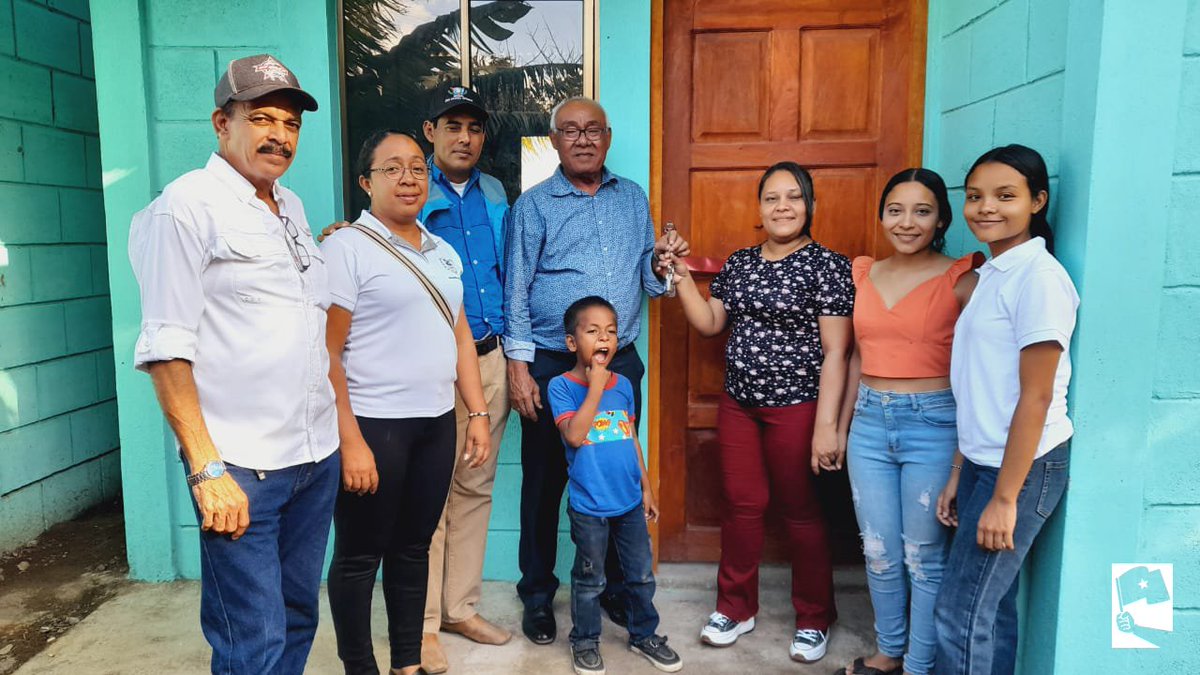 La Lucha Sigue tweet media