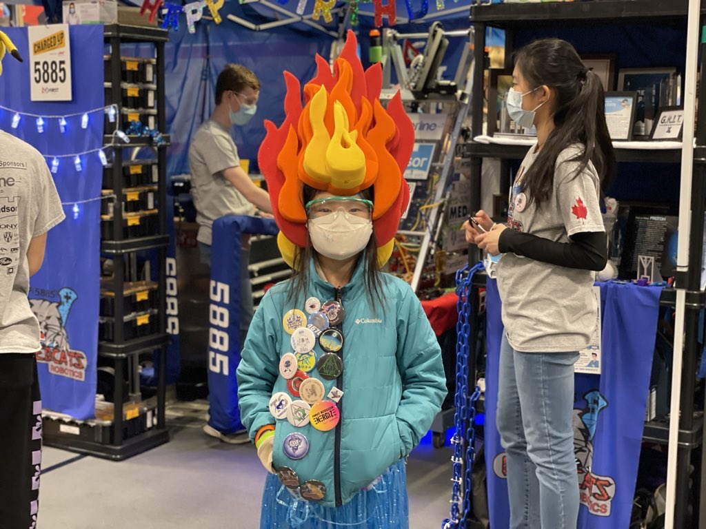Mascots are bringing the heat at the #WindsorFRC event! 🙌 

From dancing robots to buttons and  foam hats, this competition is off to a roaring start!