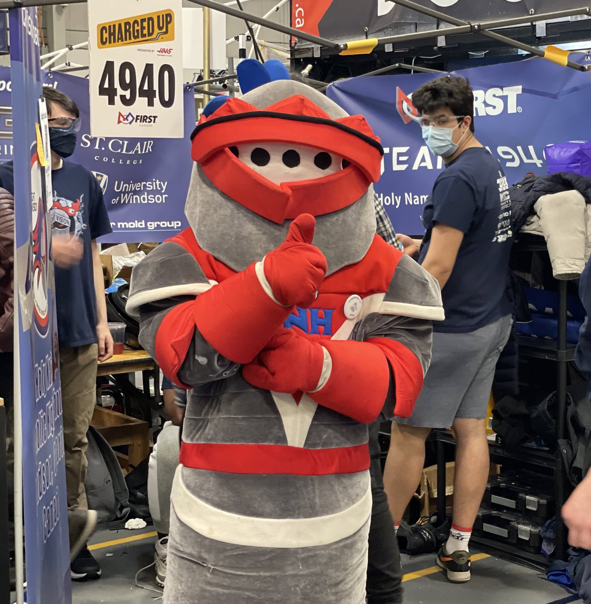 FIRSTRoboticsWE's tweet photo. Mascots are bringing the heat at the #WindsorFRC event! 🙌 

From dancing robots to buttons and  foam hats, this competition is off to a roaring start! https://t.co/dzPWU0wCYt