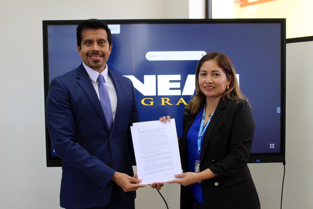 EducacionZ5_Ec's tweet photo. ¡Sumamos aliados estratégicos!

Tras la firma de convenio entre @EducacionZ5_Ec y @UNEMIEcuador, nuestros docentes que participan del proceso de carnetización digital del programa “Soy MINEDUC”, obtendrán financiamiento en maestrías educativas.
#FuertesPorLaEducación https://t.co/sLrU3sL0fD