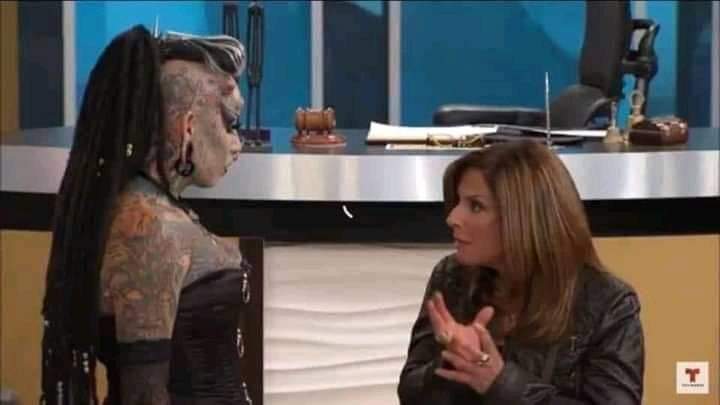 PandaGeek33's tweet image. Yo a media noche pidiéndole al diablo que me ponga mamado a cambio del alma de mi ex.