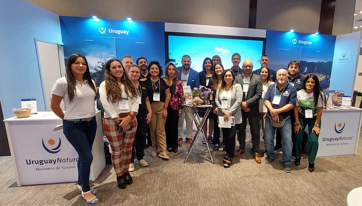 AsociacinTurst1's tweet photo. Nuestro presidente Daniel López, Carlos Tabo y Elbio Rossi de la Asociación Turística de Canelones junto al Dir de Turismo Horacio Yanes, están participando de la Feria de Negocios #UGART en #PortoAlegre donde Canelones presenta sus experiencias turísticas y productos típicos. https://t.co/LYOb6IDqyN