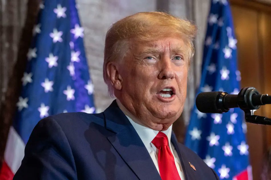 salah_shoaib's tweet photo. #DonaldTrump will surrender at Manhattan court on April 4, 2023 at 1:30 pm for mugshot. He may be handcuffed and produced before the court.
#IndictmentDay #TrumpIndictment #Democrats #RepublicansAreCorrupt #RepublicansAreTheProblem #StormyDaniels #stormygate #MarALago https://t.co/VcvYDrtpIh