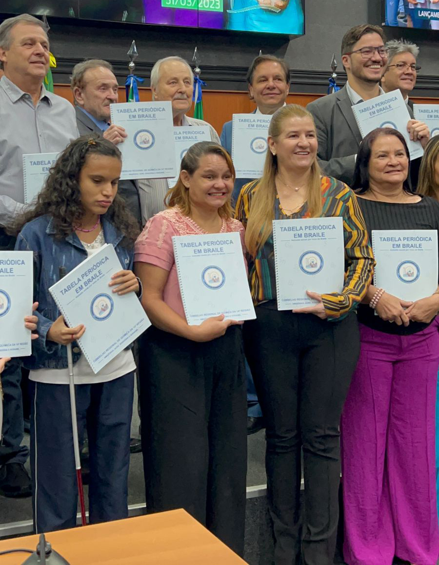 CRQ_SP's tweet photo. Lançada a primeira tabela periódica em braille do Brasil. Evento ocorreu em na AL de Roraima, estado integrante da 14ª Região.

https://t.co/LQN1RA4C8Y

#inclusão #tabelaperiodica #braille #tabelaperiódicaembraille #crq14 #cfq #roraima #copresi https://t.co/KC4zJPal7K