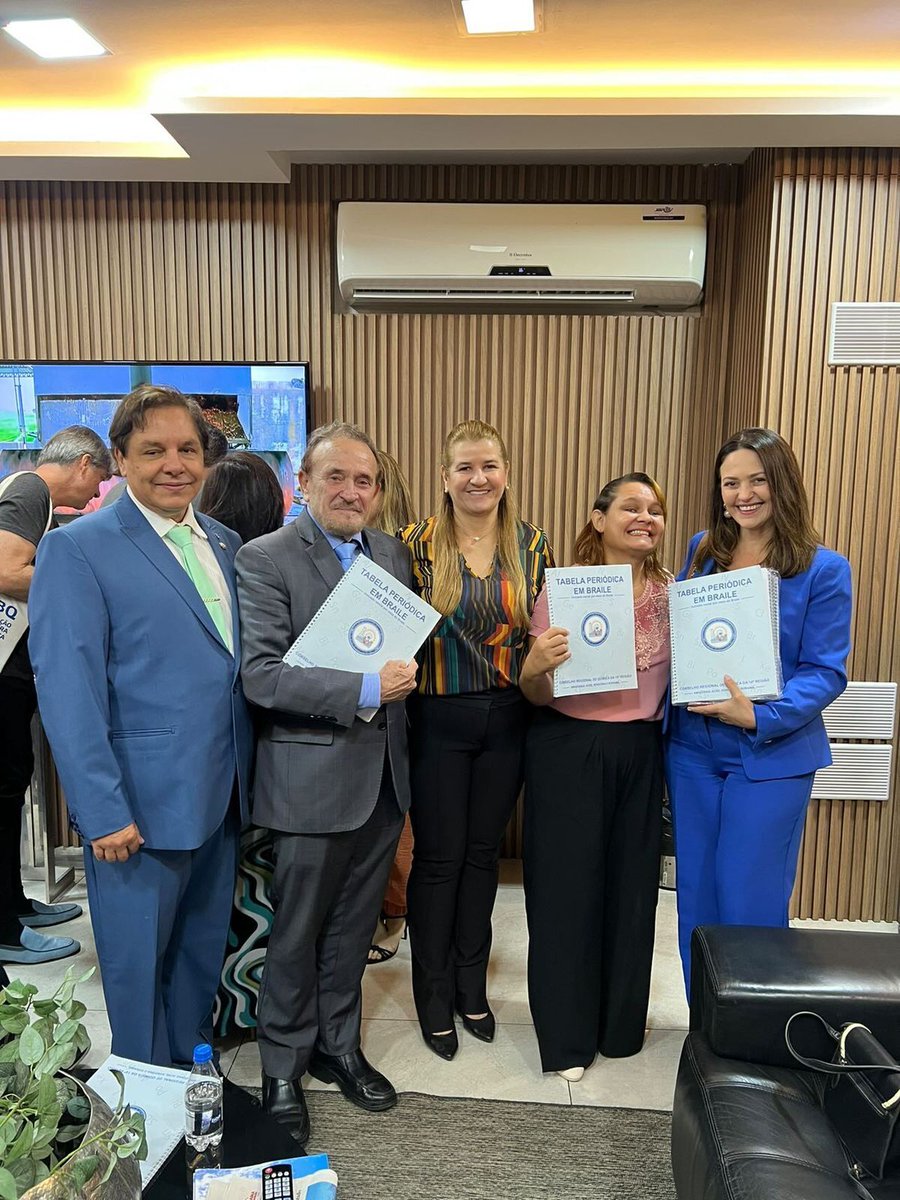 CRQ_SP's tweet photo. Lançada a primeira tabela periódica em braille do Brasil. Evento ocorreu em na AL de Roraima, estado integrante da 14ª Região.

https://t.co/LQN1RA4C8Y

#inclusão #tabelaperiodica #braille #tabelaperiódicaembraille #crq14 #cfq #roraima #copresi https://t.co/KC4zJPal7K