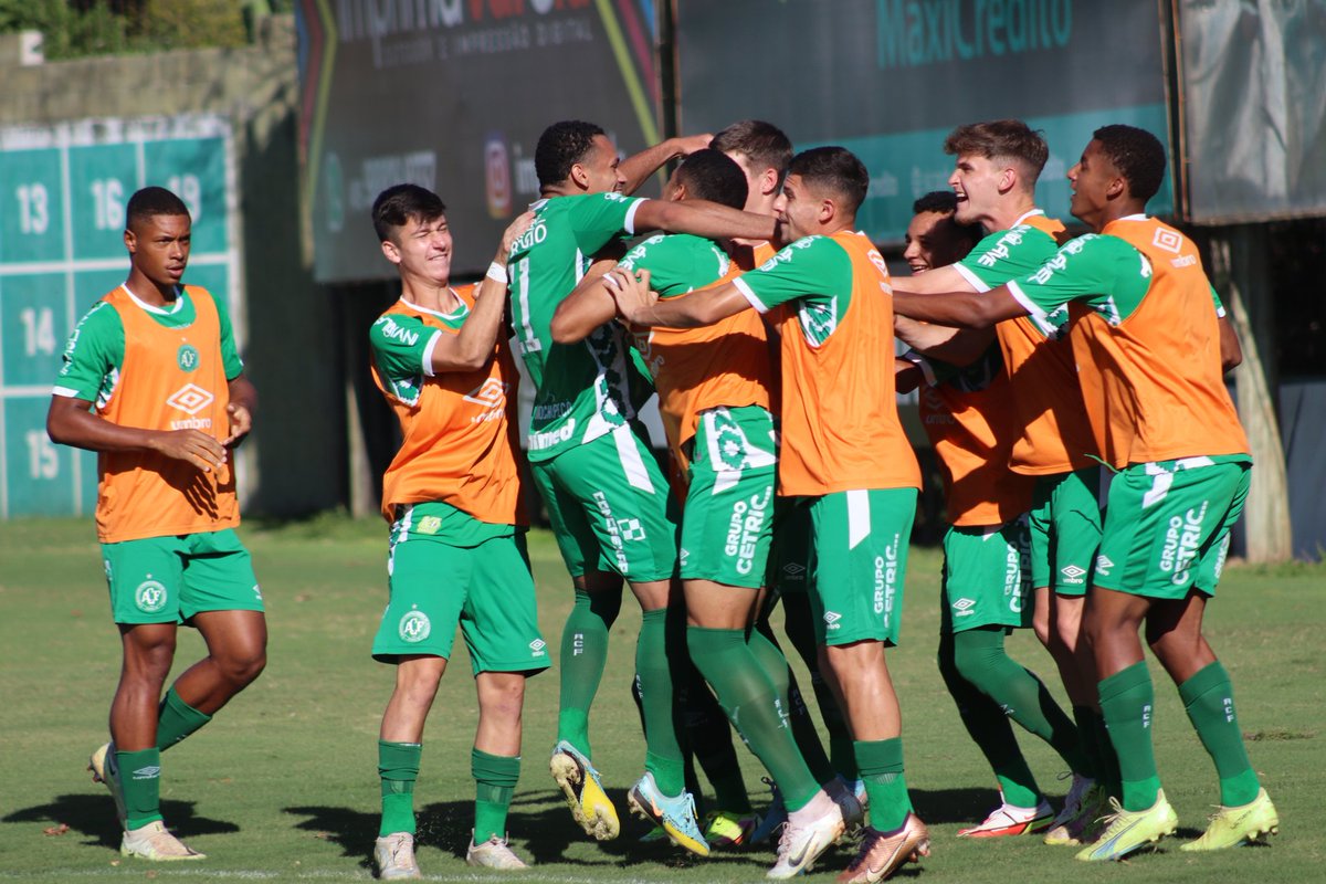 FLEEEEEECHAAAAAMOOOOOSSSS!! 🏹🏹

Com gols de Matheus e Mailson, a Chape venceu o Camboriú por 2x0 e chegou a sua segunda vitória consecutiva!! VAAAAAAMOOOOOSS

📷Carla Cenci/ACF

#VamosChape