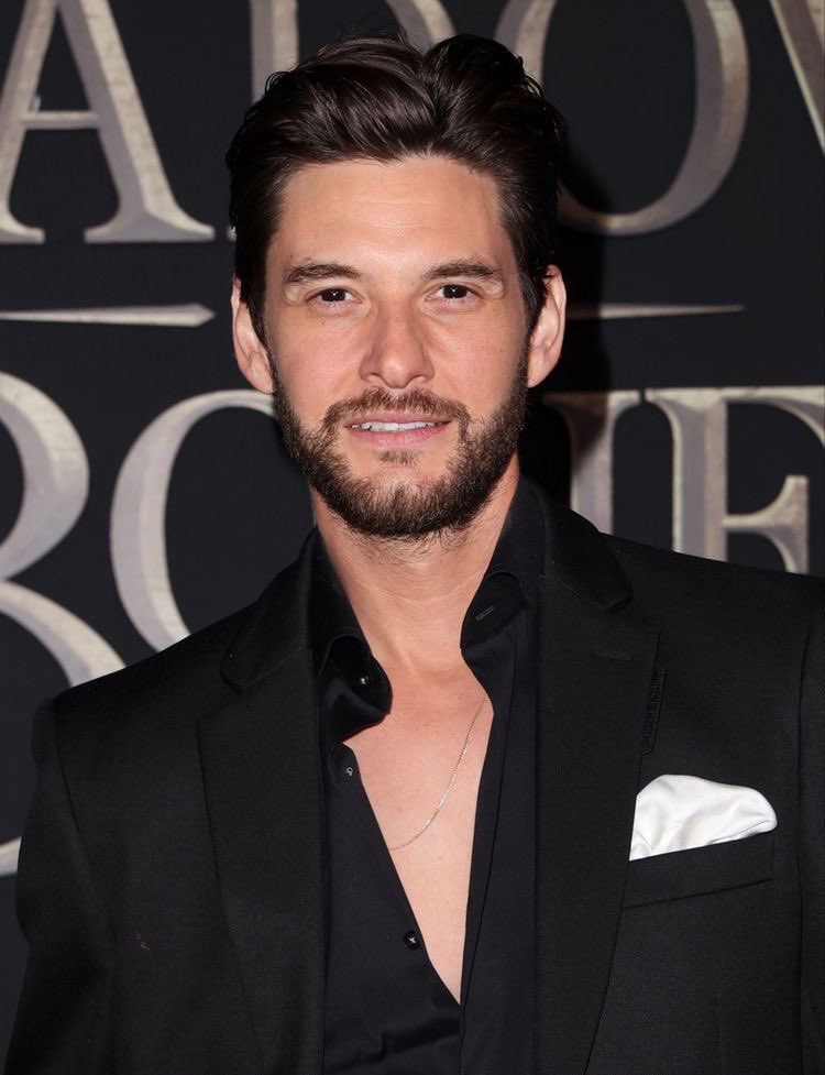 lnfosSeriesFR's tweet photo. #INFO Florence Pugh et Ben Barnes joueront dans le live action «Raiponce» de Disney. Ils interprèteront respectivement Raiponce et Flynn Ryder https://t.co/YivMU9Btfs