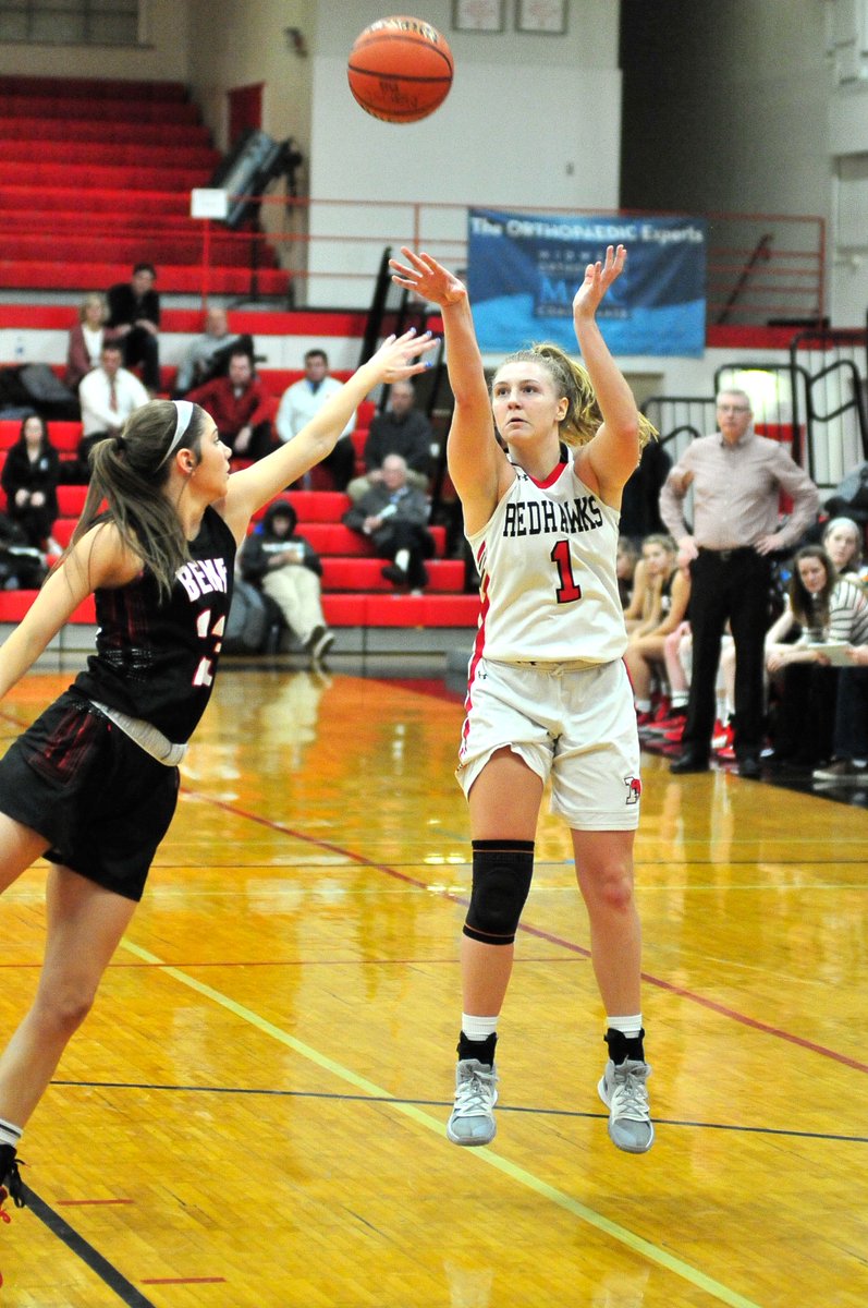 Tim_OBrien10's tweet photo. Any area hoops fans out there, look for Iowa sophomore Sydney Affolter tonight in the Women's Final Four as the Hawkeyes battle South Carolina. Affolter is a Mount Greenwood resident and Marist HS/St Christina grad. Good luck to Syd! https://t.co/UNZZ1TBljG