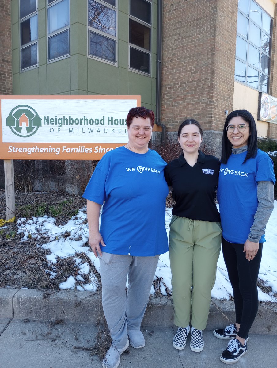 NeighborMKE's tweet photo. Thanks to two volunteer crews from Gruber Law Offices who helped NH brighten up our Teen Program’s Lounge! Your great work is giving all of us a renewed spirit! Watch in the coming weeks for a full before and after story! #inspiring #discovery #teamwork #volunteering https://t.co/txW5fMewkF