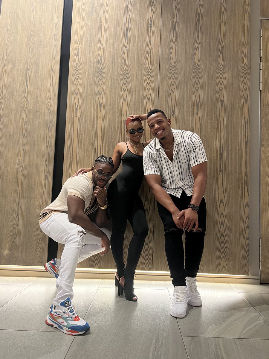 Nelisa_Msila's tweet photo. I love you guys @JuicyJay_Siya @MarvinAchi 💞 https://t.co/qRJJF3oalY