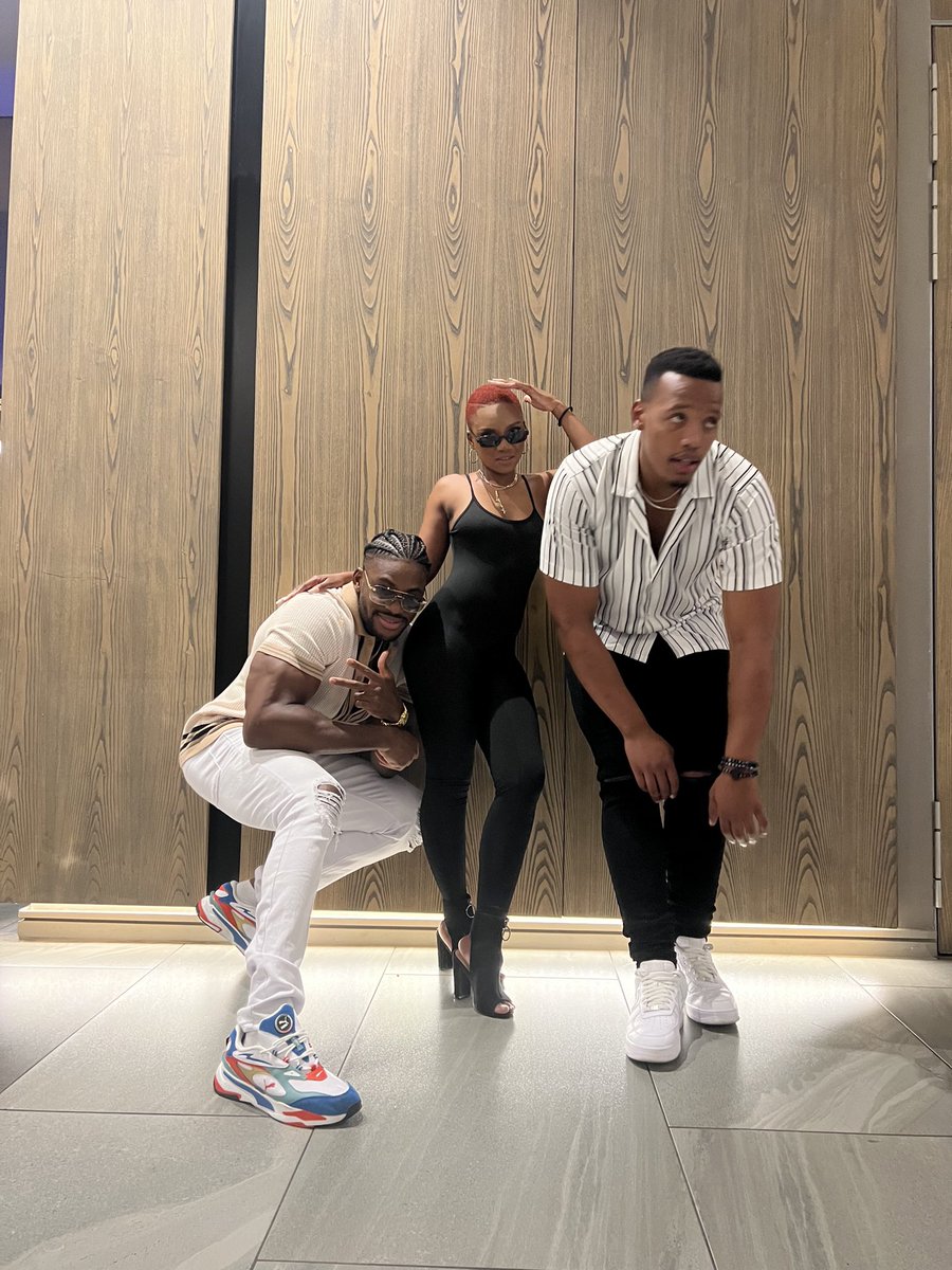 Nelisa_Msila's tweet photo. I love you guys @JuicyJay_Siya @MarvinAchi 💞 https://t.co/qRJJF3oalY