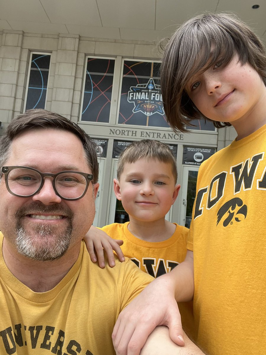 teddstrom's tweet image. Black and gold in the house. Go Hawks! #wffselfie