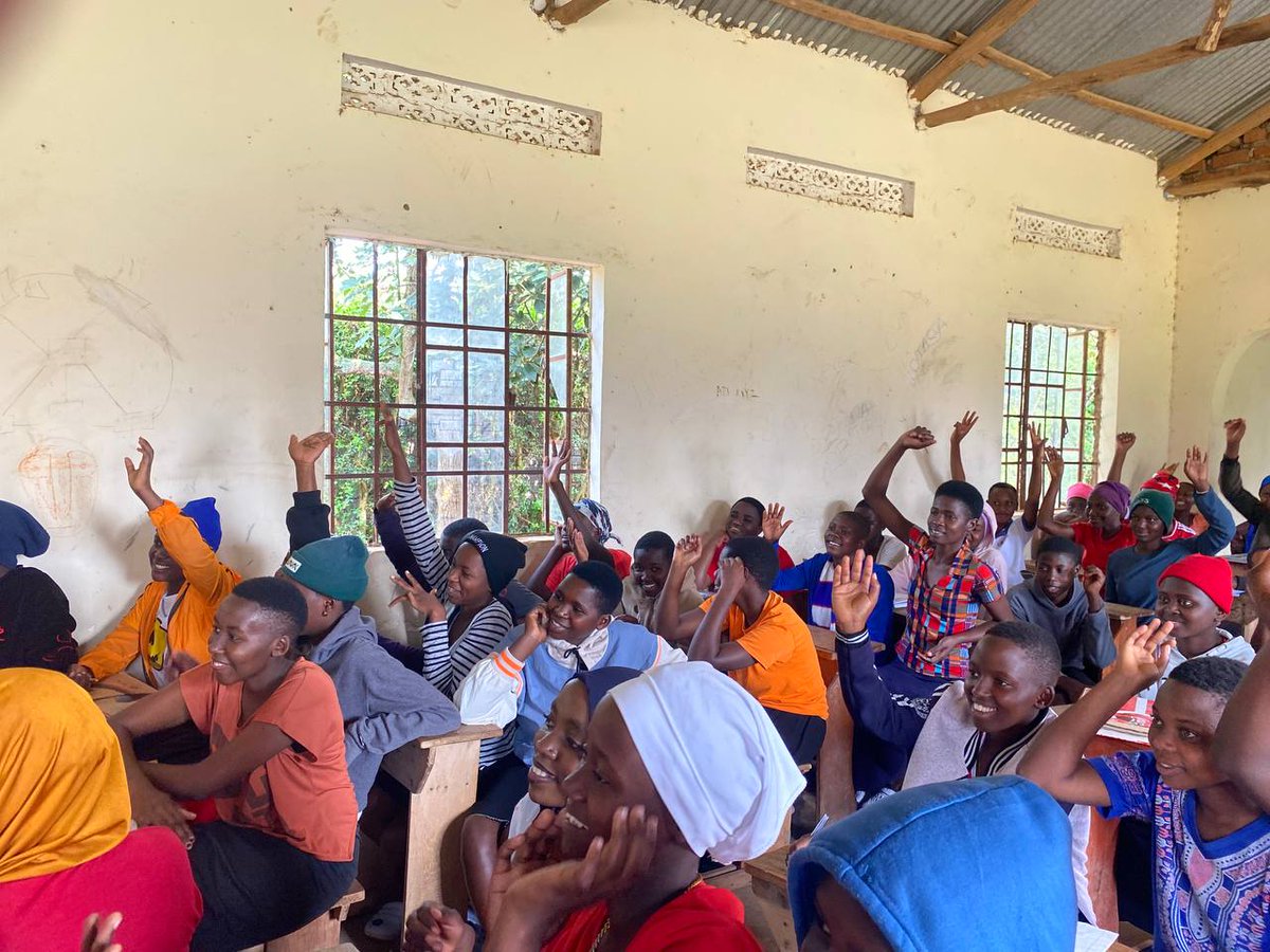 UsforGirls1's tweet photo. It is important to teach girls how to track their menstrual cycle, that way they are better prepared. Our tracking expert @_babykay1 gave a lovely session that the girls were glad to be a part of. Now they can track their period, wherever they are &amp; can carry pads days prior. https://t.co/AdwQA09d7u