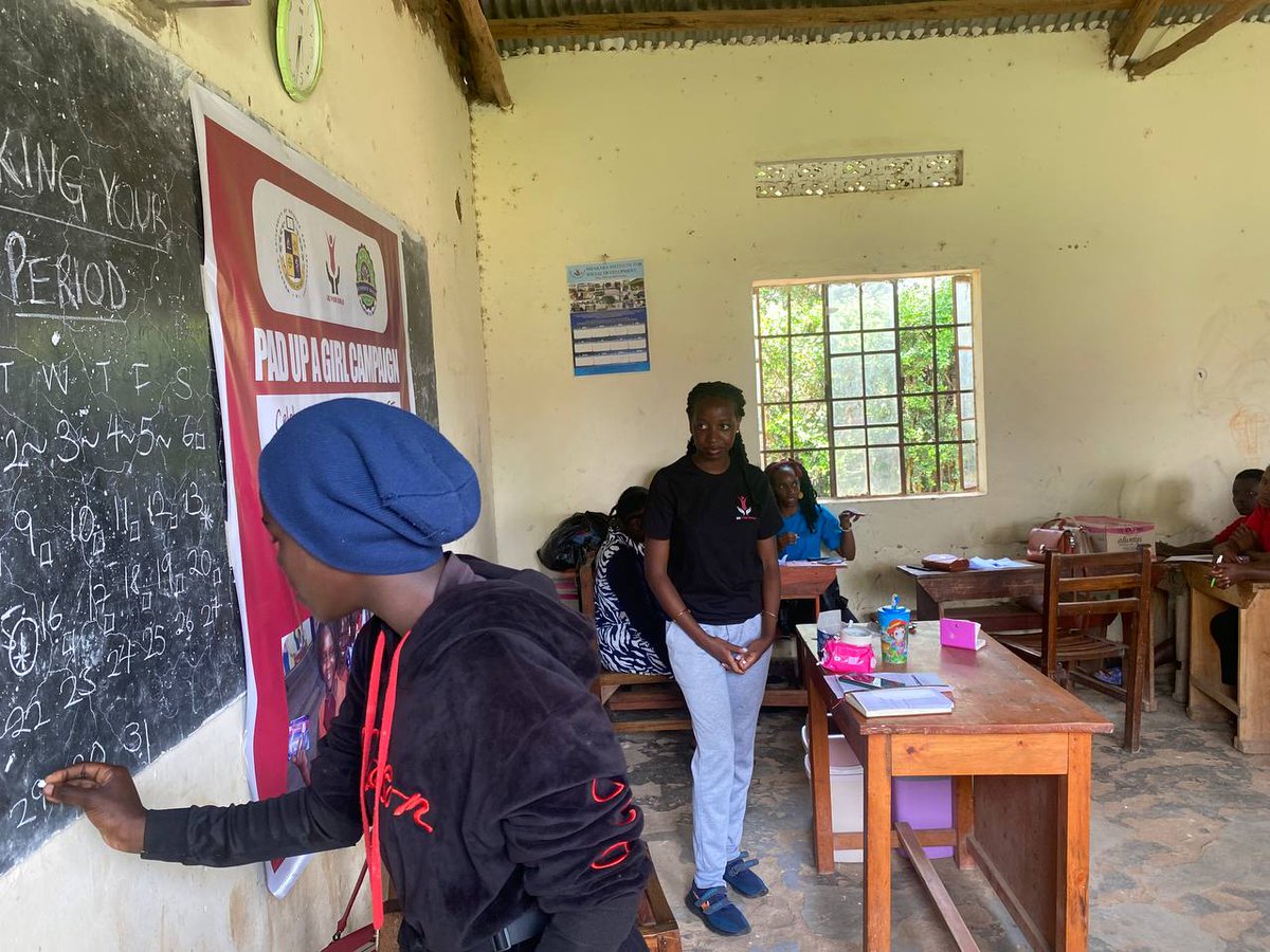 UsforGirls1's tweet photo. It is important to teach girls how to track their menstrual cycle, that way they are better prepared. Our tracking expert @_babykay1 gave a lovely session that the girls were glad to be a part of. Now they can track their period, wherever they are &amp; can carry pads days prior. https://t.co/AdwQA09d7u