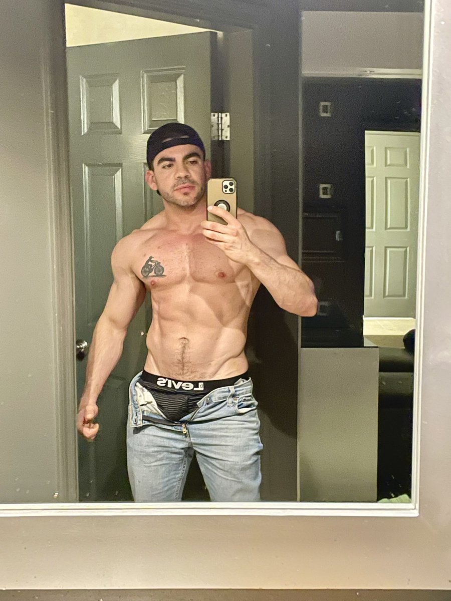 Un sábado preñador  💦✌🏻…. 
Rt y la subo sin bóxer 🔥🔥