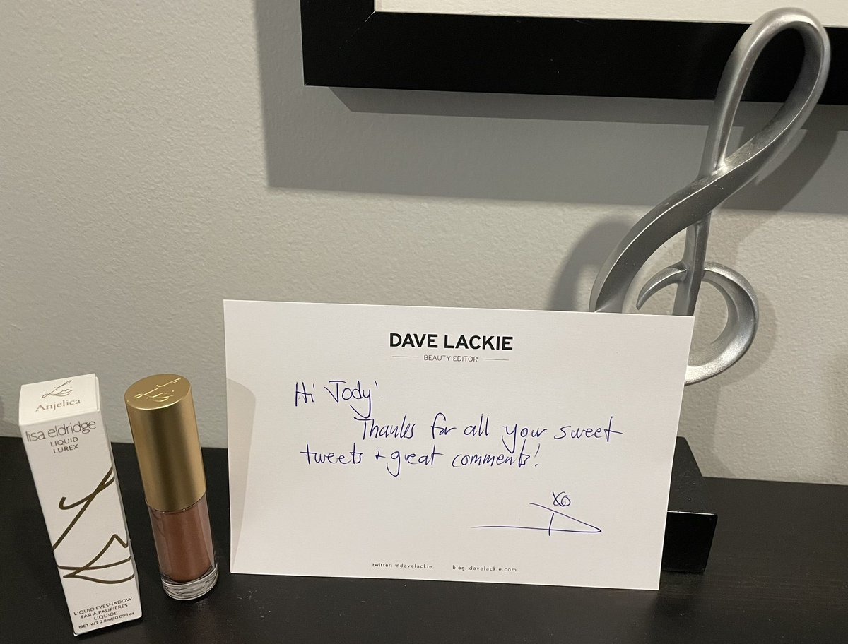 jodster_farr's tweet image. Awe !!!!! @davelackie THANK YOU 🙏🏻 so much for this sweet eye treat! This just came in the mail ! So excited to try this on. 😍 love Lisa Eldridge’s collection. Can’t wait to try it especially for Monday night for my work event! 💛 #DaveLackie #LisaEldridge