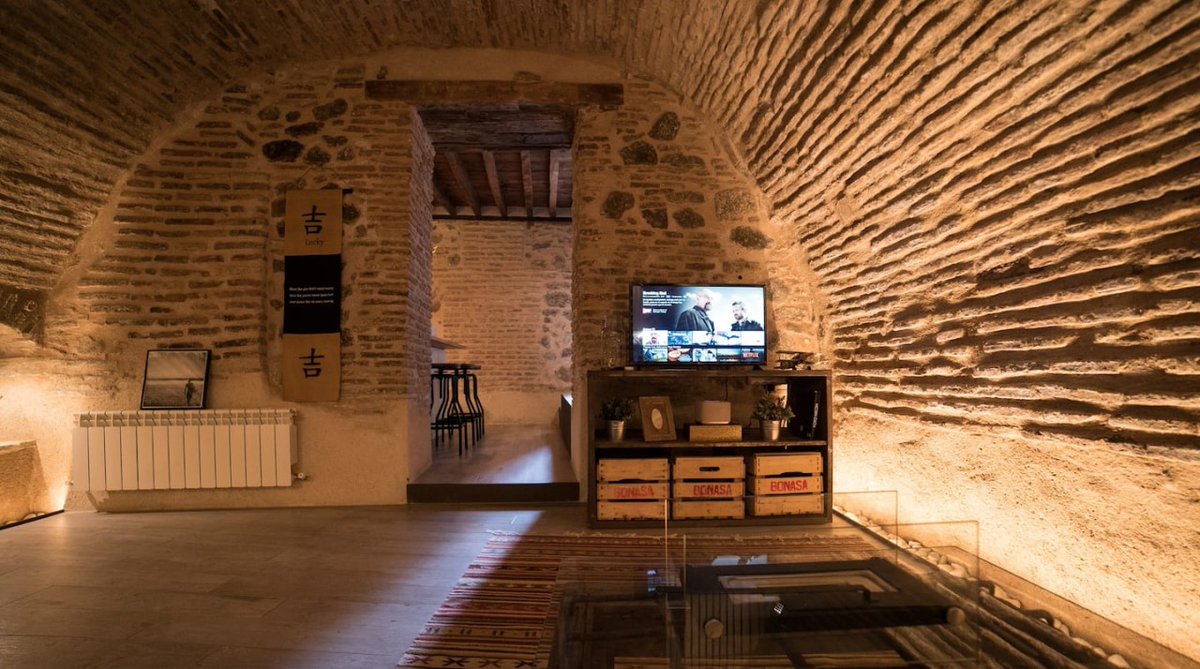 GoGirlCindy's tweet photo. Staying in a cave in SPAIN! who knew there was such an amazing place....a medieval vault.  I'm in! 

https://t.co/pchO1SSRe8 https://t.co/2QAogxr7Ef