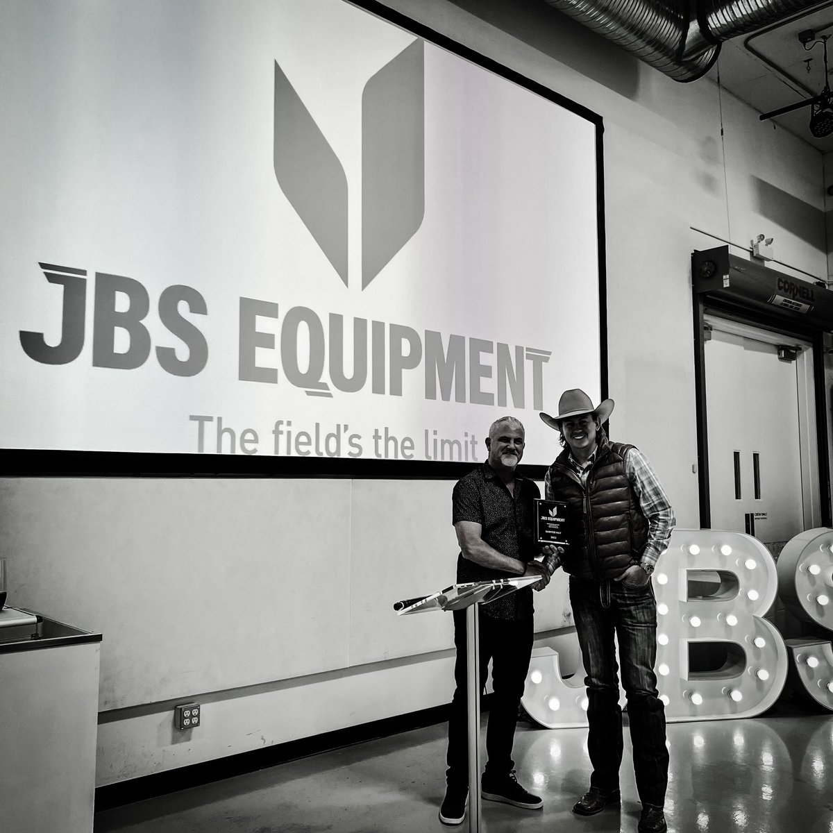 jbs_equipment's tweet photo. Last week at Dealer Days we were able to present awards to our dealers in celebration of their efforts and achievements
Congrats to everyone who got an award and Thank you very much to evervone who attended this event!
#jbsequipment #workproud #thefieldsthelimit #manurespreader https://t.co/9opwZE0jhh