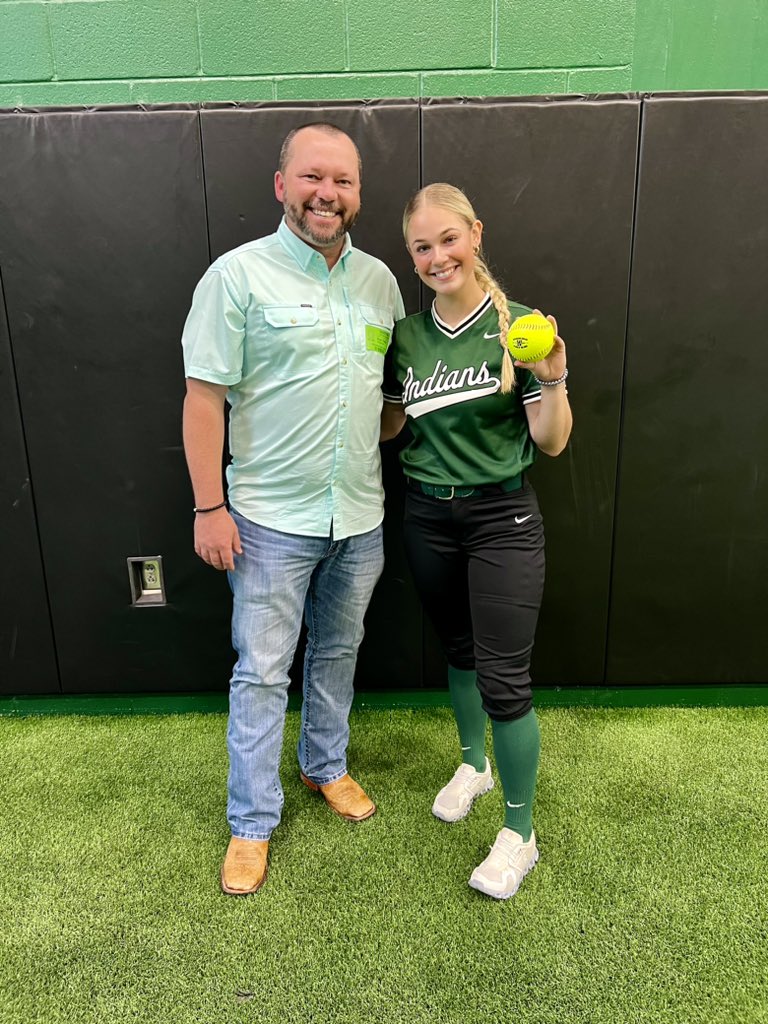 NDNSsoftball's tweet photo. Week 1 Player of the Week presented by Adam Rope with State Farm Insurance
District 11-6A
Opponents: Cedar Hill and Desoto
𝐌𝐨𝐥𝐥𝐲 𝐆𝐢𝐥𝐛𝐞𝐫𝐭
Avg .714
5 Hits
5 Runs
OBP .714 https://t.co/m3zQQK8BTh
