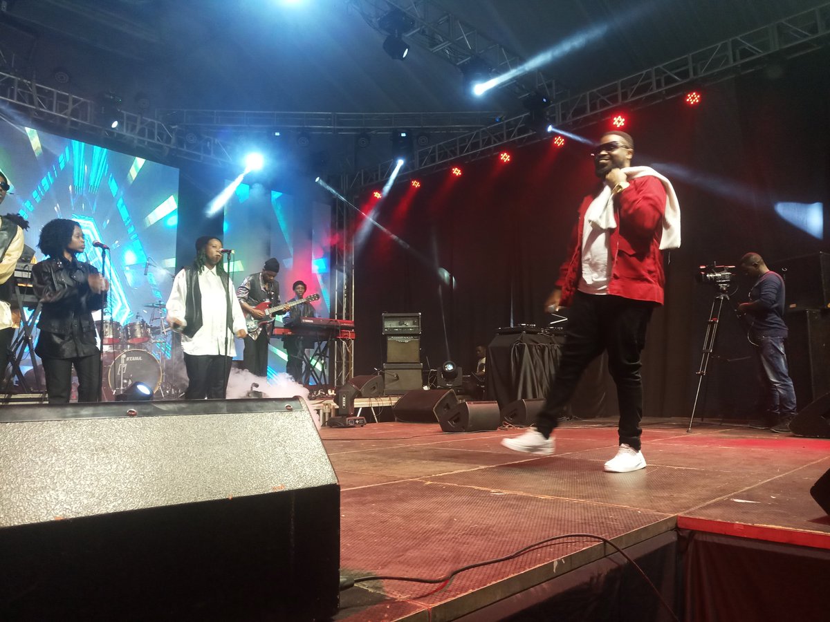artsglo's tweet photo. #OngoingEvent
@alynsano @levixon @daddyandreug & @WyreDaLoveChild perform
Event: @kgljazzjunction
@Rgconsultinc
#kigalijazzjunction #jazz #RwOT https://t.co/Av380CzuCM